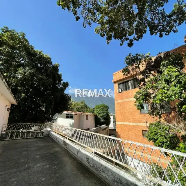 SE VENDE CASA CON POTENCIAL RESIDENCIAL COMERCIAL EN COLINAS DE BELLO MONTE - 9