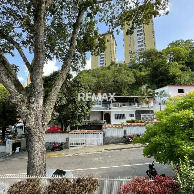 SE VENDE CASA CON POTENCIAL RESIDENCIAL COMERCIAL EN COLINAS DE BELLO MONTE - 10