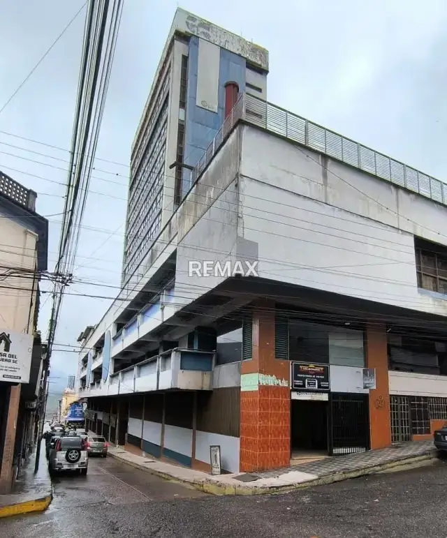 LOCAL EN ALQUILER Ubicado a una cuadra del Centro Cívico, en la Torre Sofitasa.