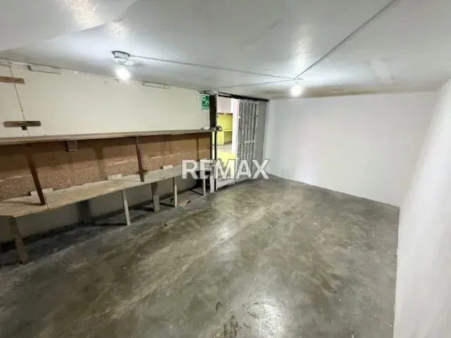 LOCAL EN ALQUILER Ubicado a una cuadra del Centro Cívico, en la Torre Sofitasa. - 2
