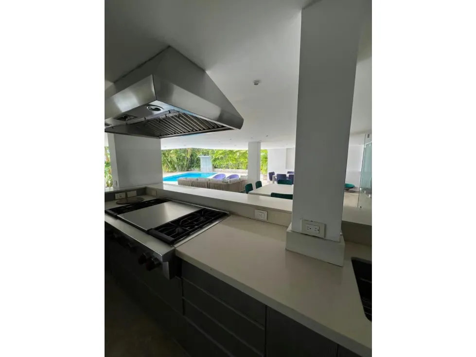 Se vende casa 1200m2 Lomas de Las Mercedes 4216 - 22