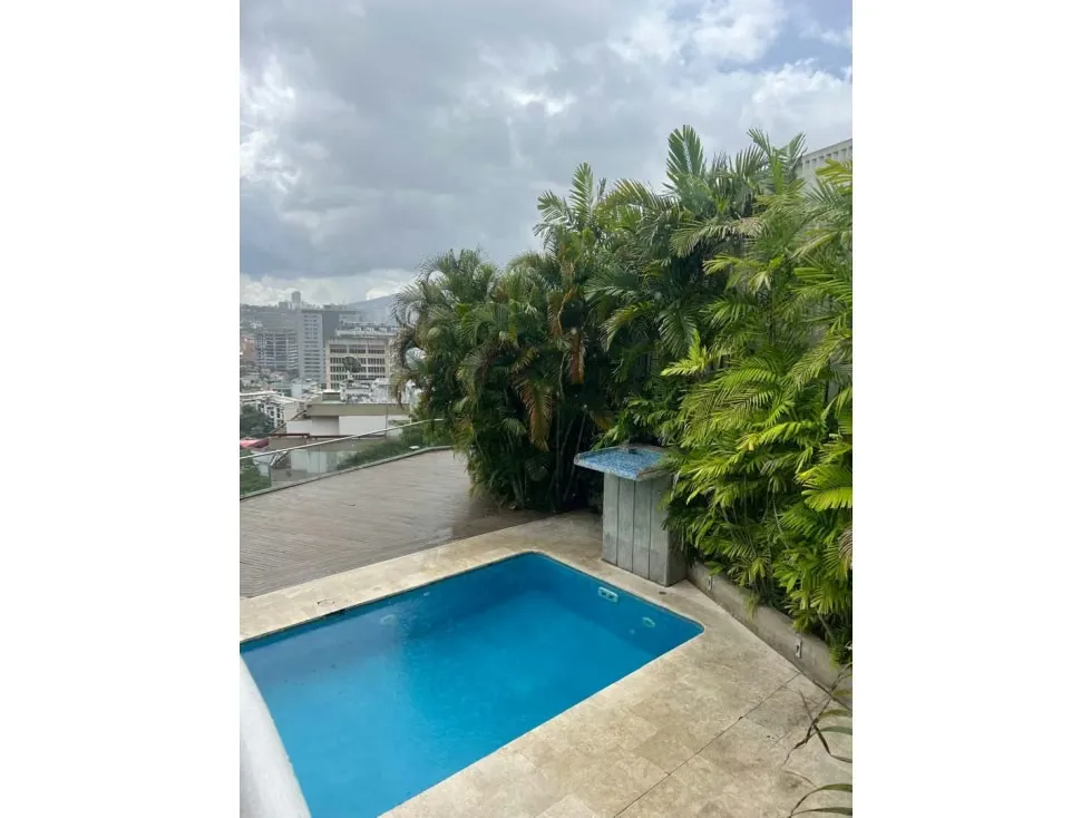 Se vende casa 1200m2 Lomas de Las Mercedes 4216 - 28