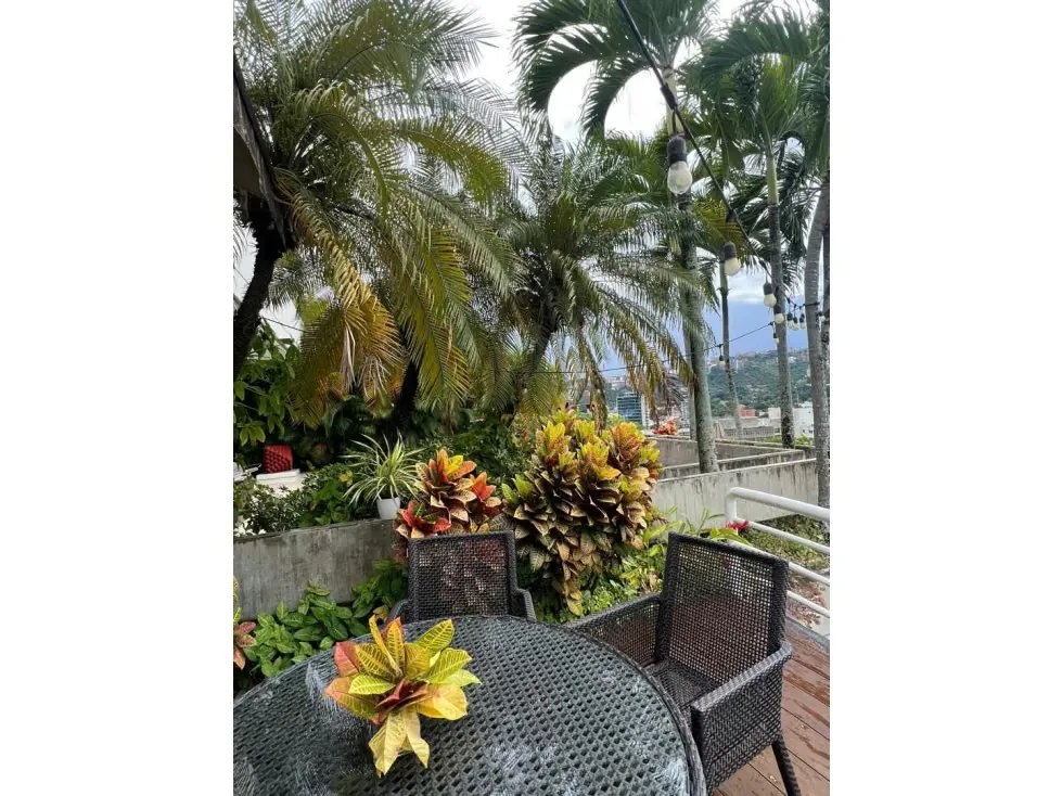 Se vende casa 1200m2 Lomas de Las Mercedes 4216 - 4