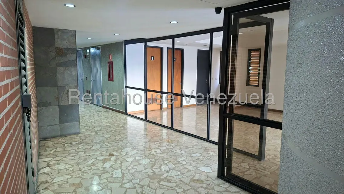Apartamento (1 Nivel) en Alquiler en El Rosal, Distrito Metropolitano - 17