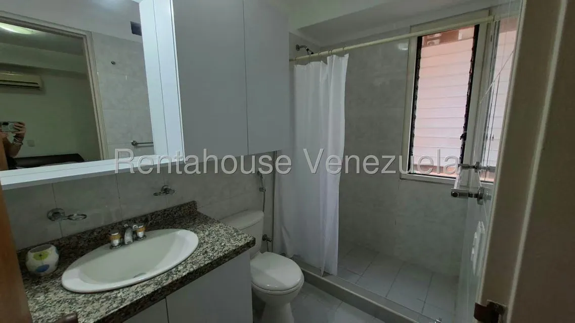 Apartamento (1 Nivel) en Alquiler en El Rosal, Distrito Metropolitano - 20