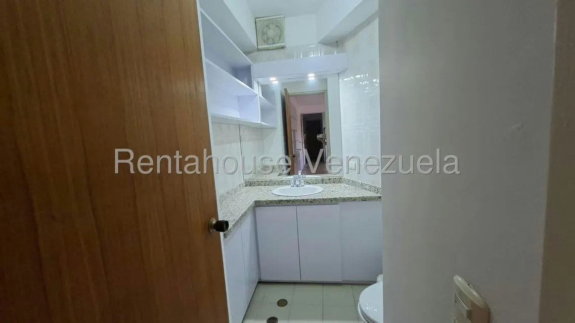 Apartamento (1 Nivel) en Alquiler en El Rosal, Distrito Metropolitano - 10