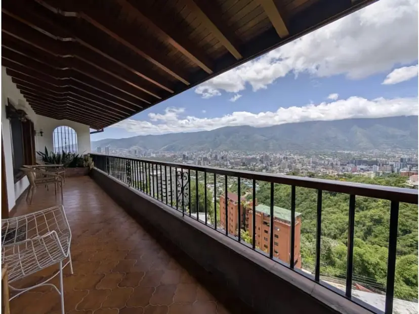PENTHOUSE EN ALQUILER COLINAS DE BELLO MONTE, 300m