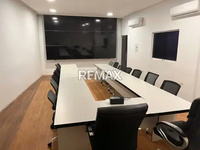 Propiedad Versátil con Gran Potencial Comercial Ubicada en el sector Banco Obrero.