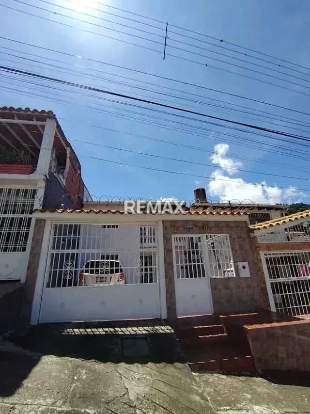 Vendo hermosa Casa de 3 Niveles Urbanización Los Angeles La Rotaría - 11
