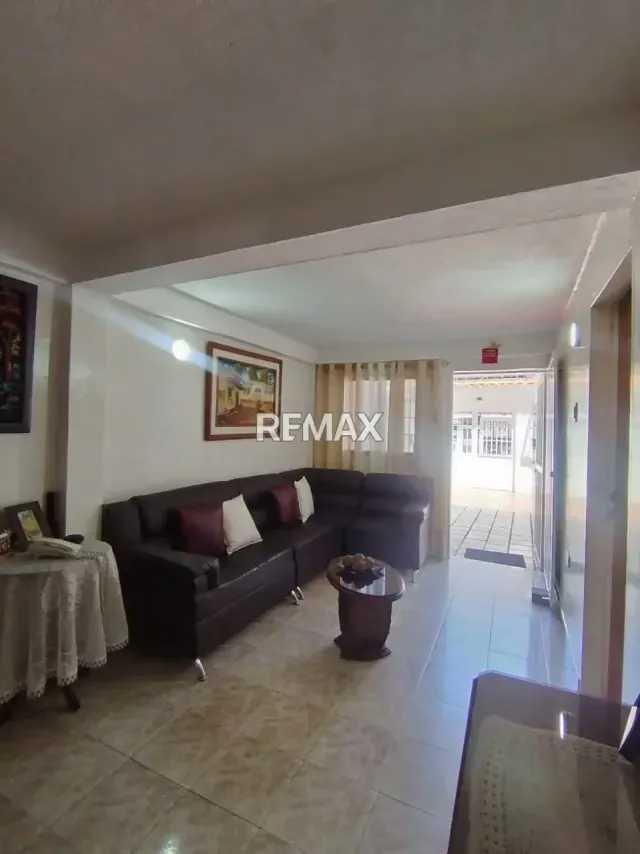 Vendo hermosa Casa de 3 Niveles Urbanización Los Angeles La Rotaría - 8