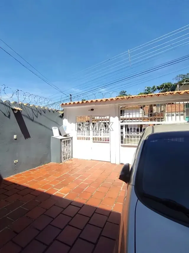 Vendo hermosa Casa de 3 Niveles Urbanización Los Angeles La Rotaría - 9