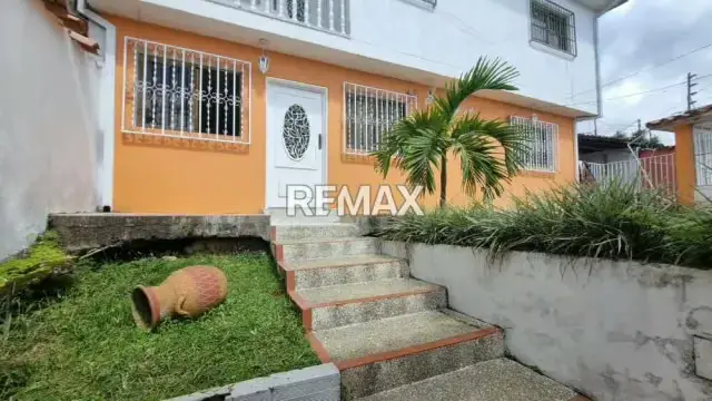 ALQUILER DE CASA EN PROPIEDAD HORIZONTAL PARA USO COMERCIAL NIVEL CALLE