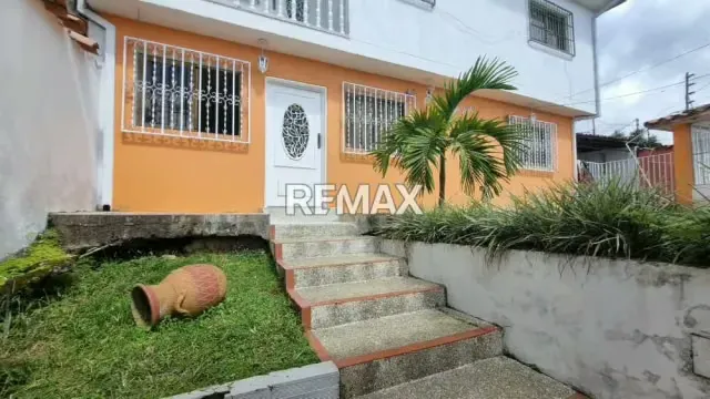 ALQUILER DE CASA EN PROPIEDAD HORIZONTAL PARA USO COMERCIAL NIVEL CALLE