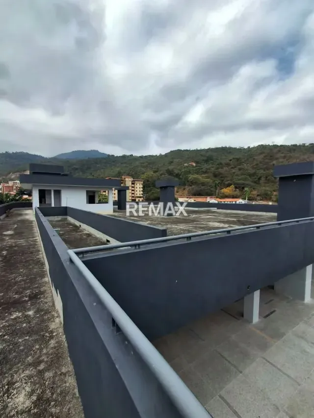 C.C. Bella Valera El futuro de tu negocio empieza hoy con Ubicación premium en venta gran oportunidad - 2