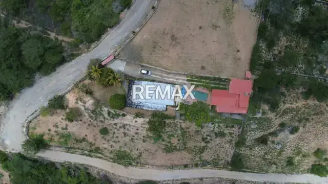 En Venta Exclusiva Casa Granja con Vista Panorámica y Servicios Continuos – Vía Río Claro (Km 14)