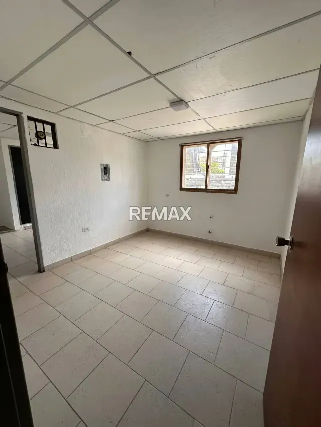 Alquila un piso completo con metraje 265 mts aproximadamente para oficinas el cual posee - 7