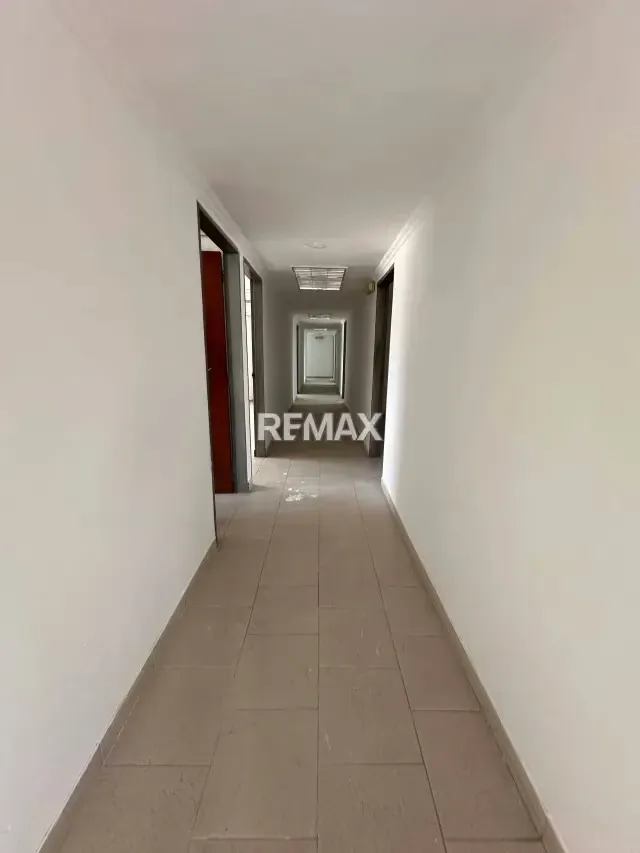 Alquila un piso completo con metraje 265 mts aproximadamente para oficinas el cual posee - 9