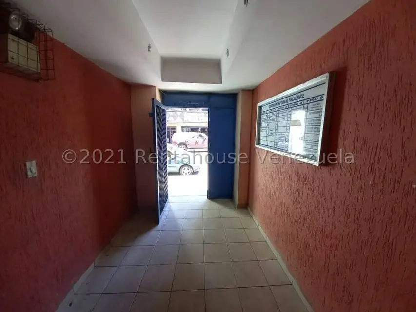 Comercial (Edificio) en Venta en Municipio Guaicaipuro, Miranda - 2
