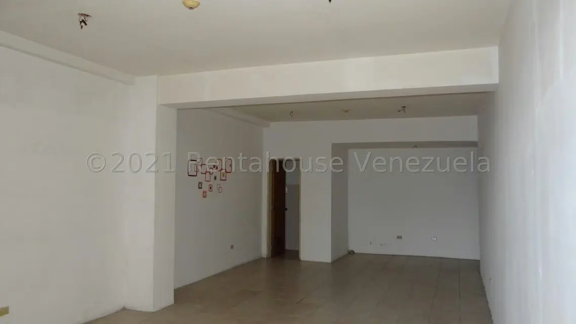 Comercial (Edificio) en Venta en Municipio Guaicaipuro, Miranda - 33