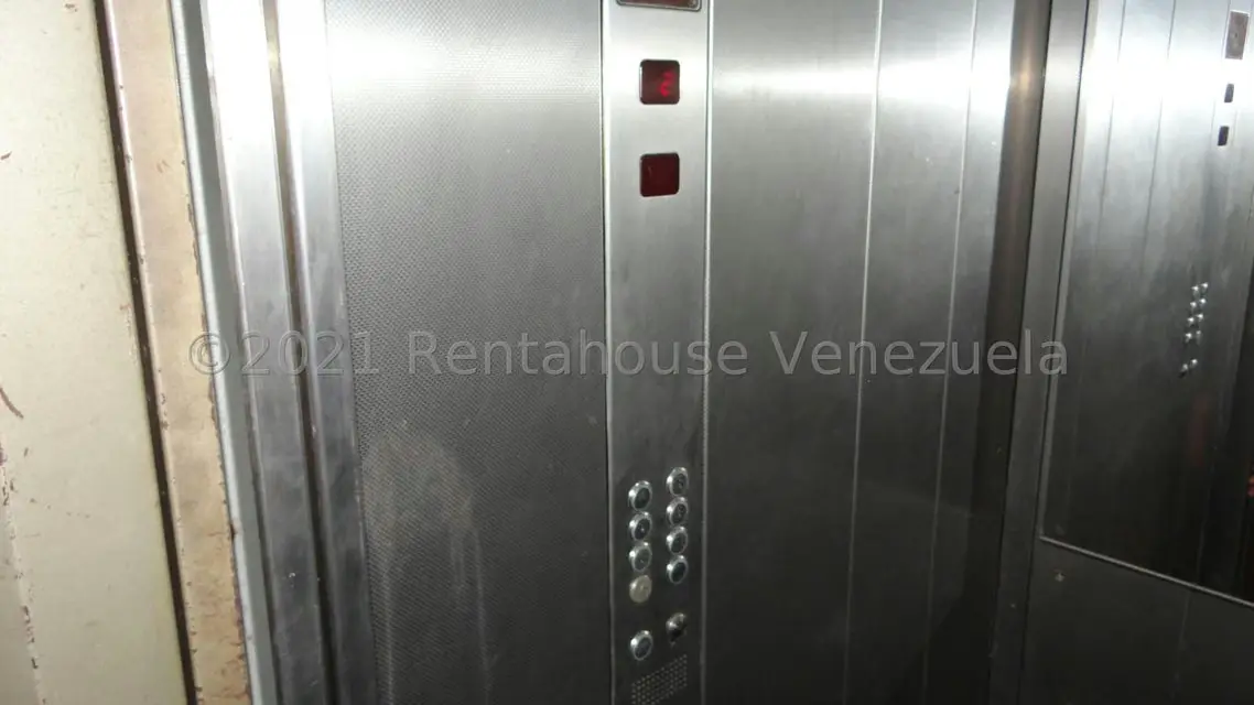 Comercial (Edificio) en Venta en Municipio Guaicaipuro, Miranda - 35