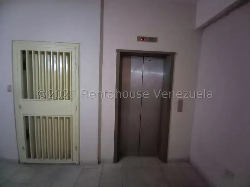 Comercial (Edificio) en Venta en Municipio Guaicaipuro, Miranda - 37