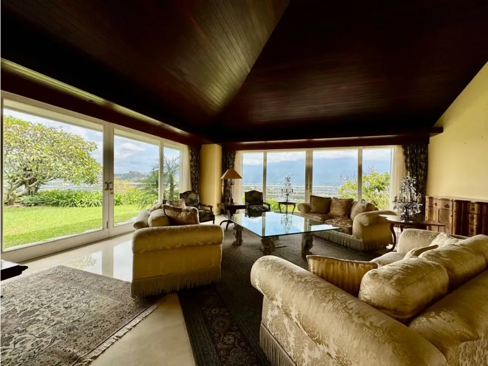Se vende casa 1.100m2 5h+2s+2ch/10b/10p Cerro Verde - 11