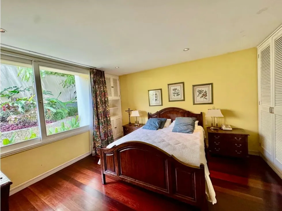 Se vende casa 1.100m2 5h+2s+2ch/10b/10p Cerro Verde - 24