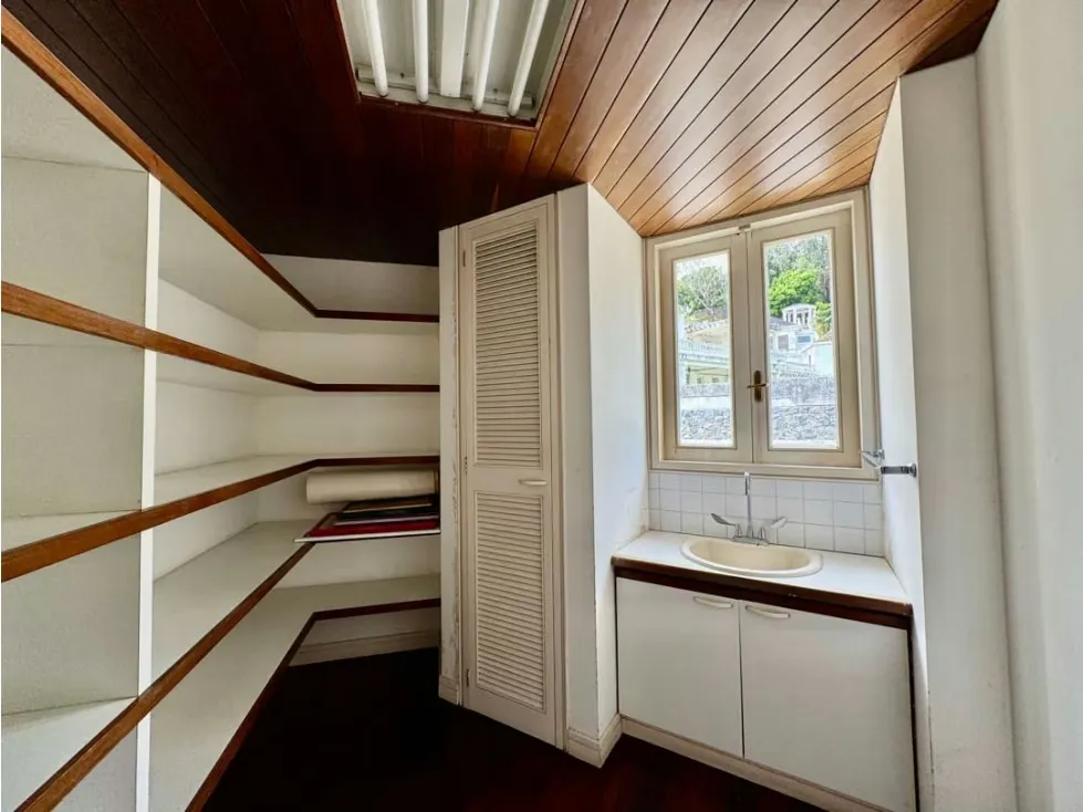 Se vende casa 1.100m2 5h+2s+2ch/10b/10p Cerro Verde - 35