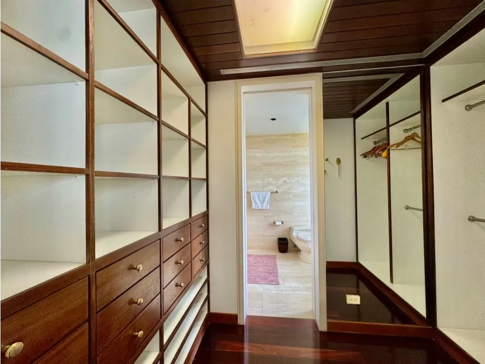 Se vende casa 1.100m2 5h+2s+2ch/10b/10p Cerro Verde - 40