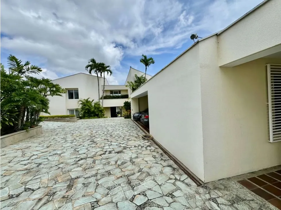 Se vende casa 1.100m2 5h+2s+2ch/10b/10p Cerro Verde - 5