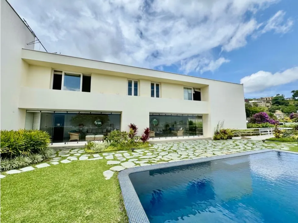 Se vende casa 1.100m2 5h+2s+2ch/10b/10p Cerro Verde - 55