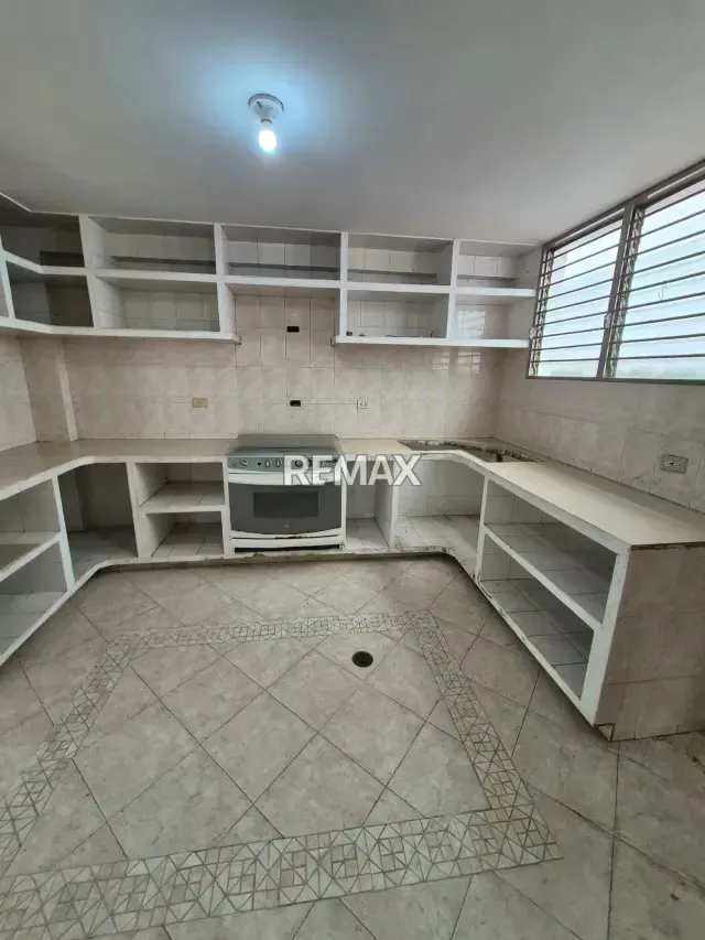 AMPLIA CASA EN VENTA DOBLE PROPOSITO - 4