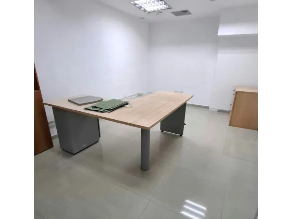 Se alquila oficina 180m2 La Lagunita 4632 - 4
