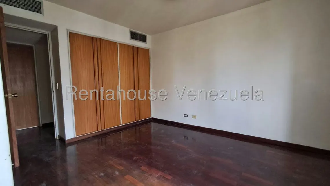 Apartamento (1 Nivel) en Venta en Los Chorros, Distrito Metropolitano - 25