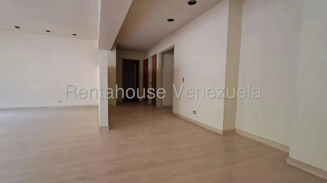 Apartamento (1 Nivel) en Venta en Los Chorros, Distrito Metropolitano - 36