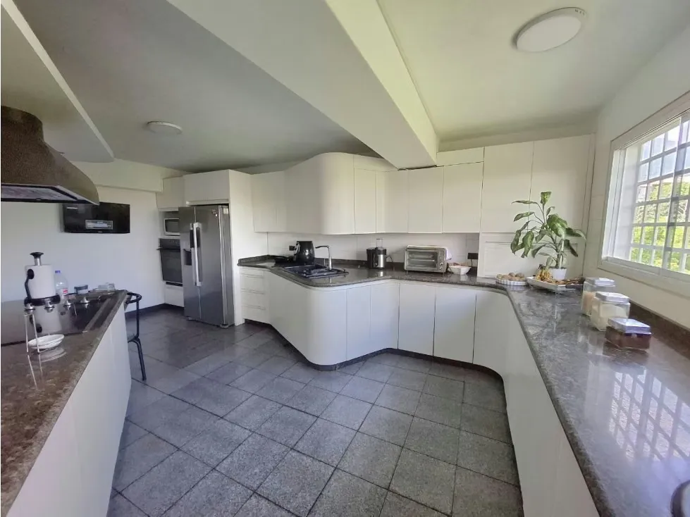 Espacioso Apartamento en Venta, Urbanización Miranda - 9
