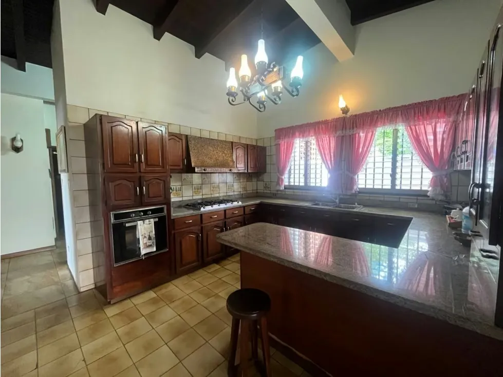 Se vende casa 900m2 Cerro Verde 0085 - 5