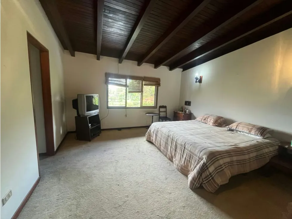 Se vende casa 900m2 Cerro Verde 0085 - 8