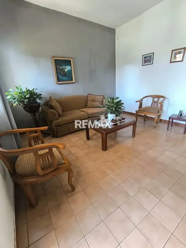 Bella Casa En Venta en Carrera 32 Cercana a la Av Simón Rodriguez - 2