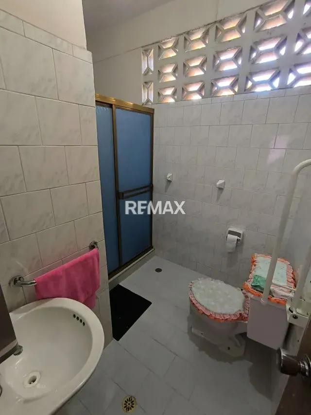 Bella Casa En Venta en Carrera 32 Cercana a la Av Simón Rodriguez - 9