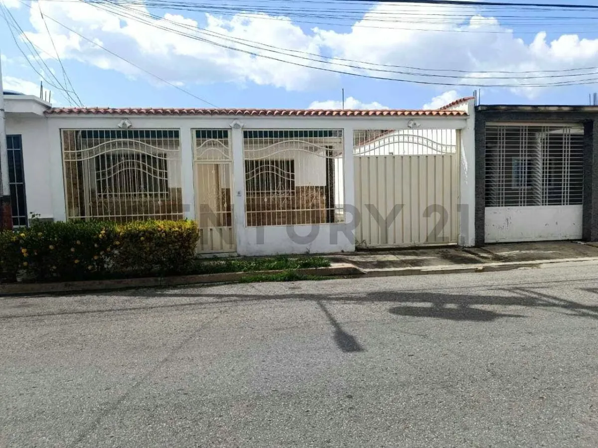 Venta acogedora y cómoda casa en Urbanización Los Overos, Estado Aragua