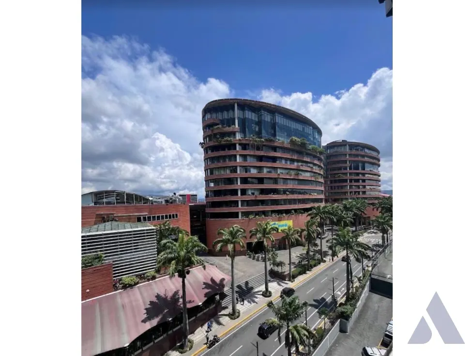 Vendo local comercial 49m2 C.C San Ignacio La Castellana 7661
