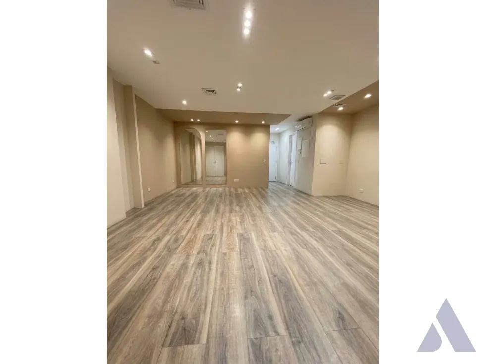 Vendo local comercial 49m2 C.C San Ignacio La Castellana 7661 - 6