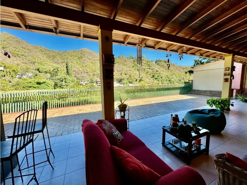 Se vende casa 1.450m2 9h/10b/9p Prados del Este