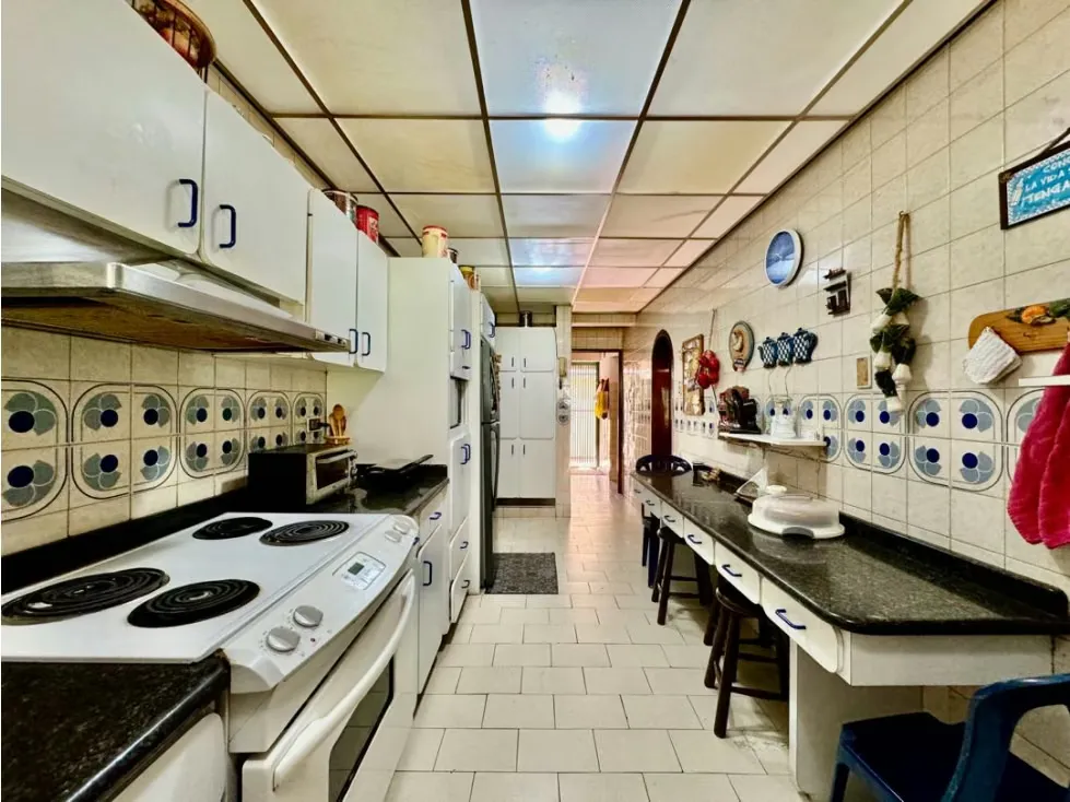 Se vende casa 1.450m2 9h/10b/9p Prados del Este - 24