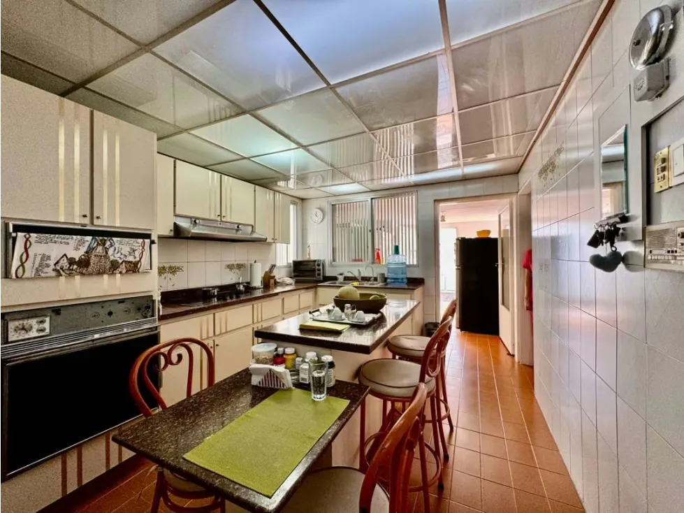 Se vende casa 1.450m2 9h/10b/9p Prados del Este - 82