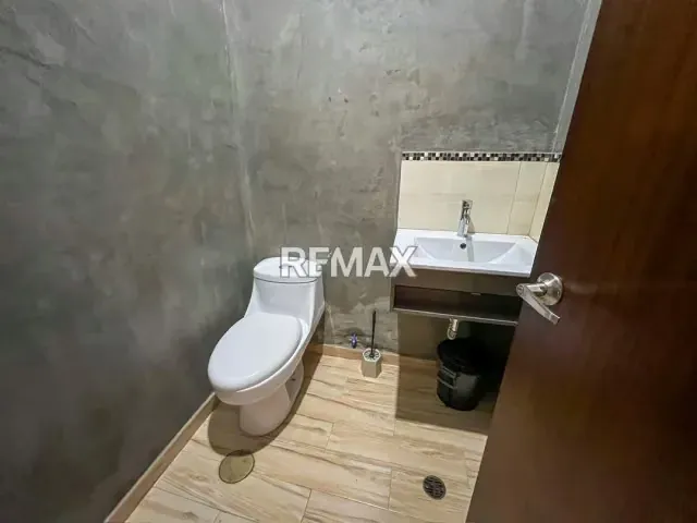 Local comercial en venta en c.c. Plaza 75 zona este en Maracaibo - 4