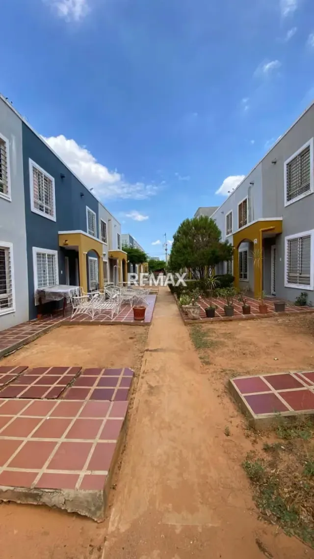 TOWNHOUSE CAMINOS DE LA LAGUNITA I ETAPA - 2