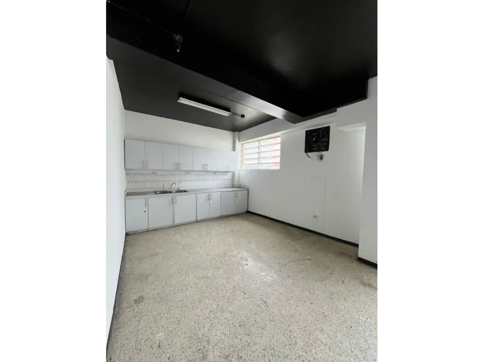 Se alquila local comercial 740m2 Sabana Grande 7614 - 13