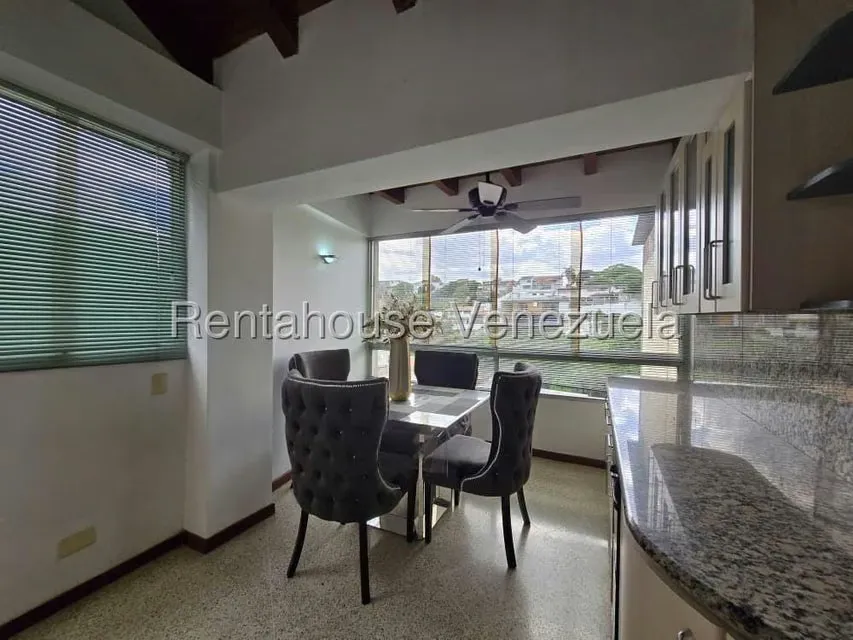 Apartamento (Duplex) en Venta en Cumbres de Curumo, Distrito Metropolitano - 12